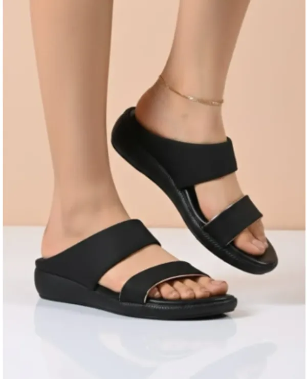 Black_Casual_Flat_Sandal_With_Comfortable_Sole_For_Women