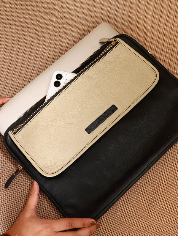 Black_Robert_Jr._Classic_Laptop_Sleeve_Slim_Protective_Design