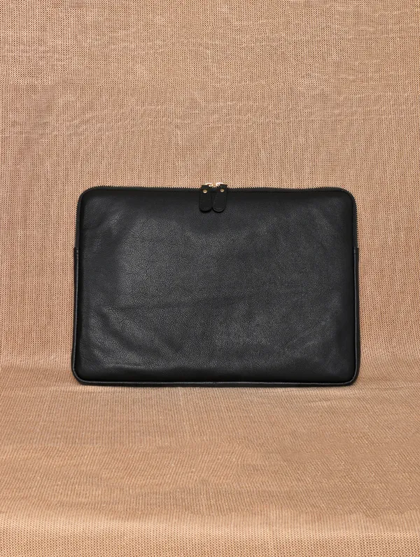 Black_Robert_Jr._Classic_Laptop_Sleeve_Slim_Protective_Design