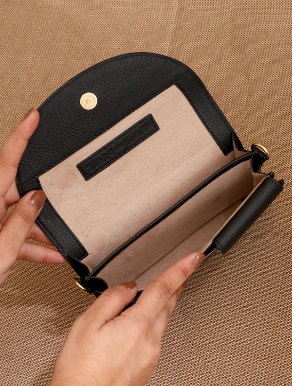 Black_Becky_Classic_Bi-Fold_Wallet