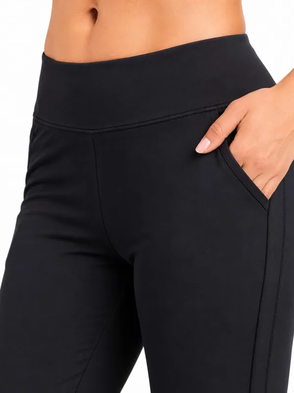 Black_Athletic_Fit_Activewear_Set_for_Women