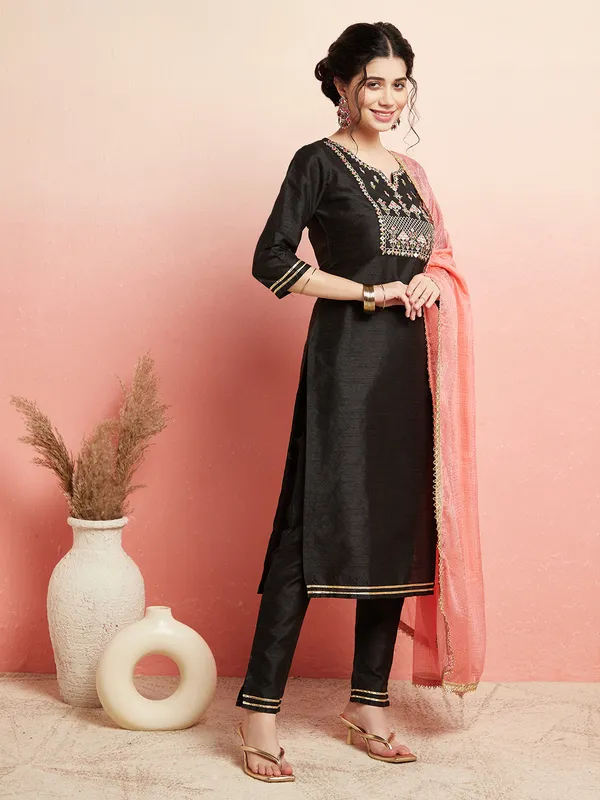 Black_Silk_Embroidered_Kurta_Pant_With_Dupatta_For_Women