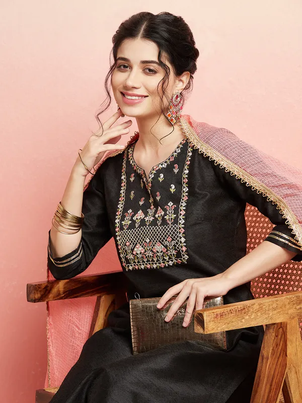Black_Silk_Embroidered_Kurta_Pant_With_Dupatta_For_Women