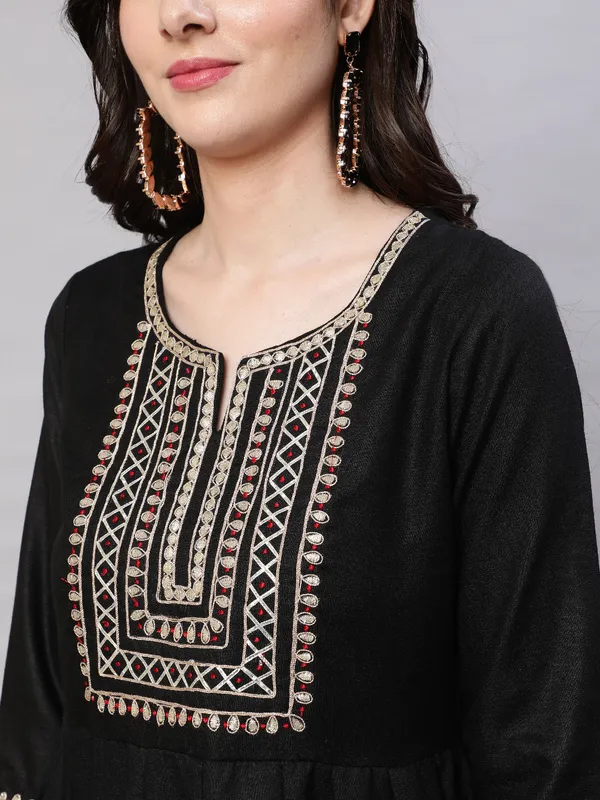 Black_Cotton_Embroidered_Anarkali_Pant_With_Dupatta_For_Women