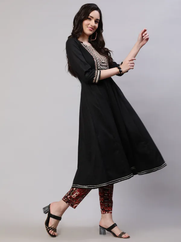 Black_Cotton_Embroidered_Anarkali_Pant_With_Dupatta_For_Women