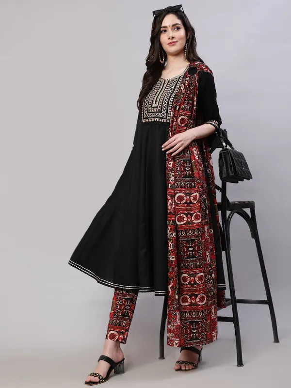Black_Cotton_Embroidered_Anarkali_Pant_With_Dupatta_For_Women