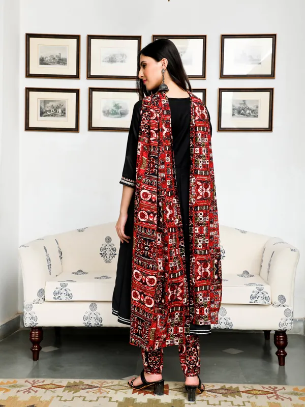 Black_Cotton_Embroidered_Anarkali_Pant_With_Dupatta_For_Women