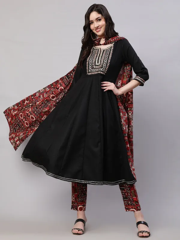 Black_Cotton_Embroidered_Anarkali_Pant_With_Dupatta_For_Women