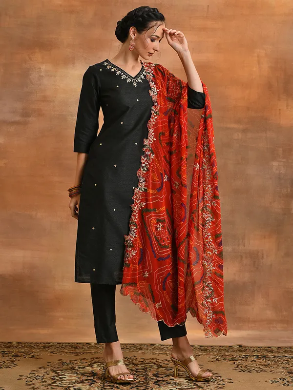 Black_Silk_Embriorded_Kurta_Pant_With_Dupatta_For_Women
