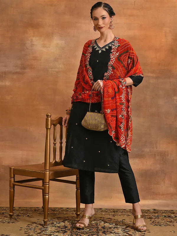 Black_Silk_Embriorded_Kurta_Pant_With_Dupatta_For_Women