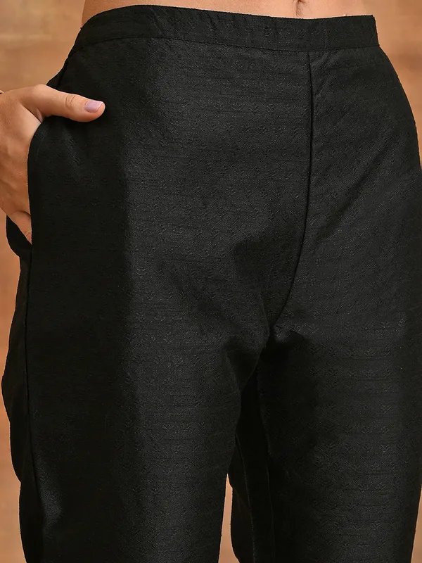Black_Silk_Embriorded_Kurta_Pant_With_Dupatta_For_Women