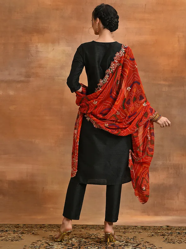 Black_Silk_Embriorded_Kurta_Pant_With_Dupatta_For_Women