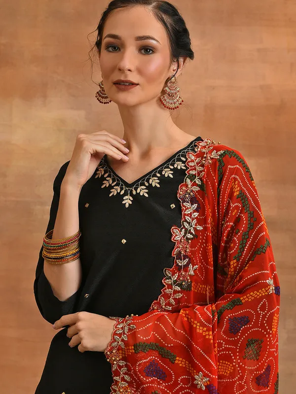 Black_Silk_Embriorded_Kurta_Pant_With_Dupatta_For_Women