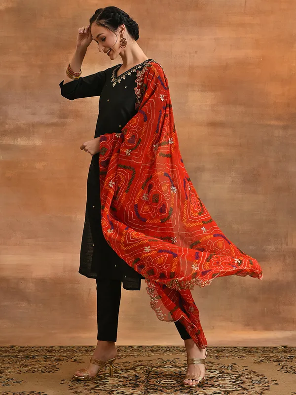 Black_Silk_Embriorded_Kurta_Pant_With_Dupatta_For_Women