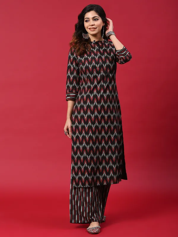 Black_Cotton_&_Red_Chevron_Print_Kurta_With_Palazzo_For_Women