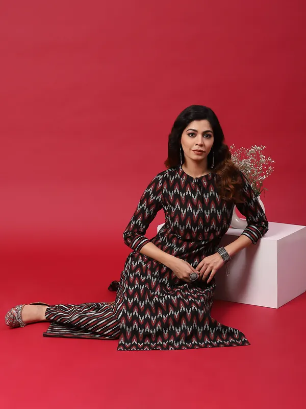 Black_Cotton_&_Red_Chevron_Print_Kurta_With_Palazzo_For_Women