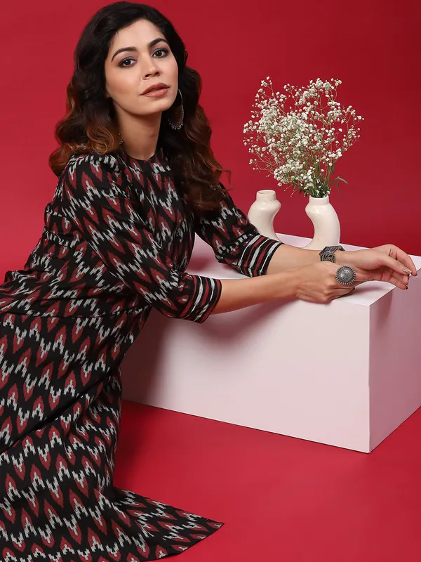 Black_Cotton_&_Red_Chevron_Print_Kurta_With_Palazzo_For_Women