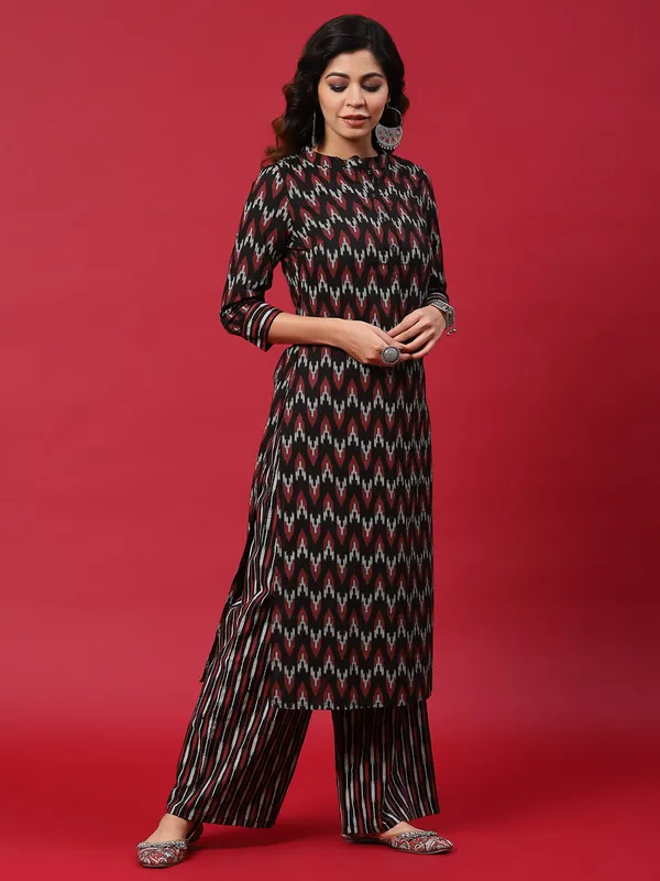 Black_Cotton_&_Red_Chevron_Print_Kurta_With_Palazzo_For_Women