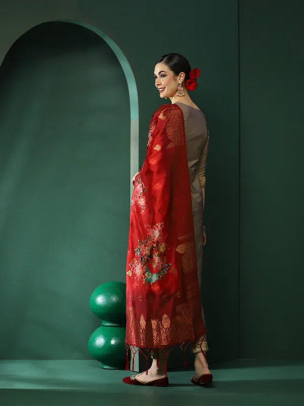 Beige_Kurta_Pant_With_Banarsi_Dupatta