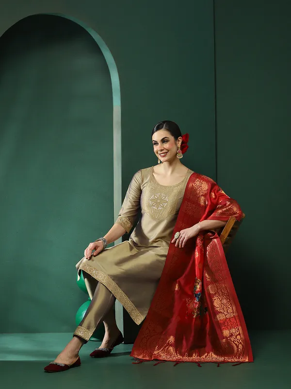 Beige_Kurta_Pant_With_Banarsi_Dupatta
