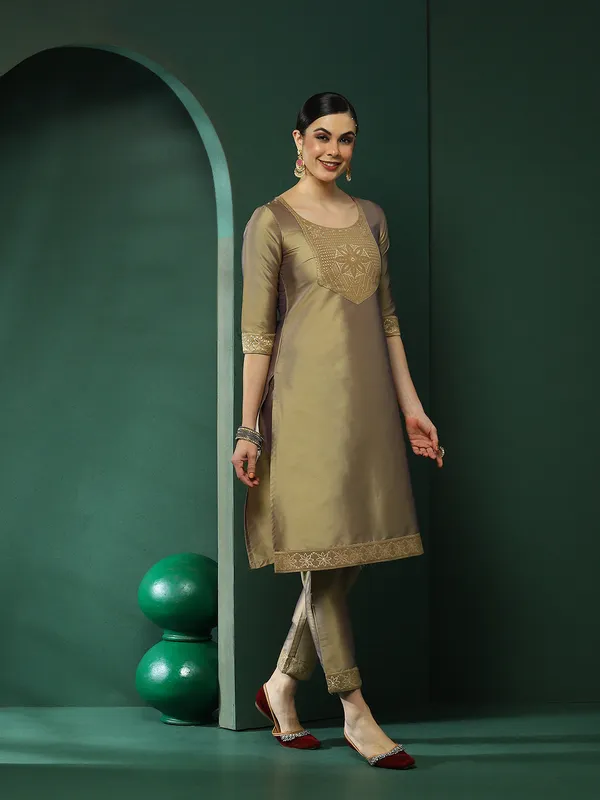 Beige_Kurta_Pant_With_Banarsi_Dupatta