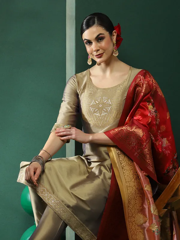 Beige_Kurta_Pant_With_Banarsi_Dupatta