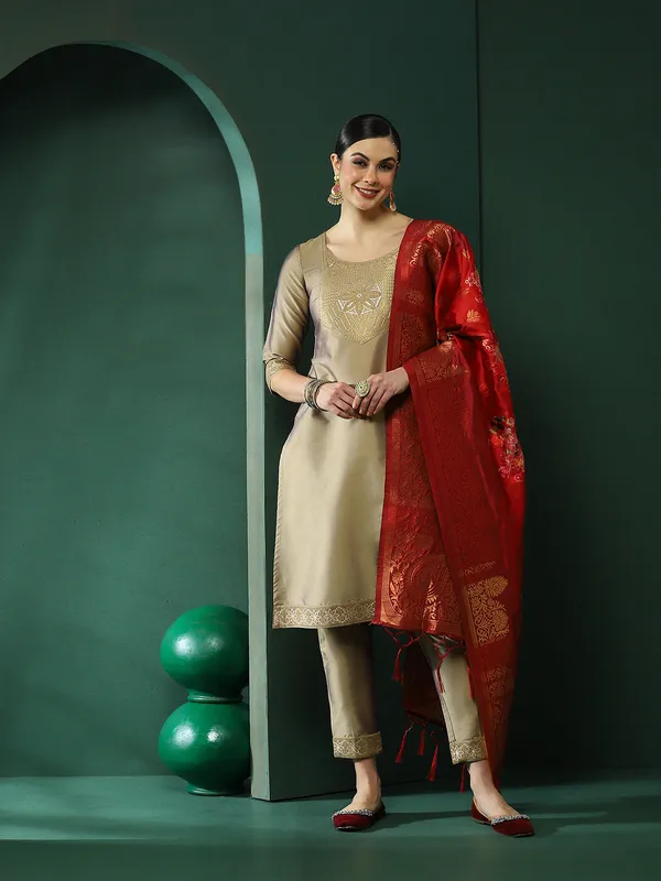 Beige_Kurta_Pant_With_Banarsi_Dupatta