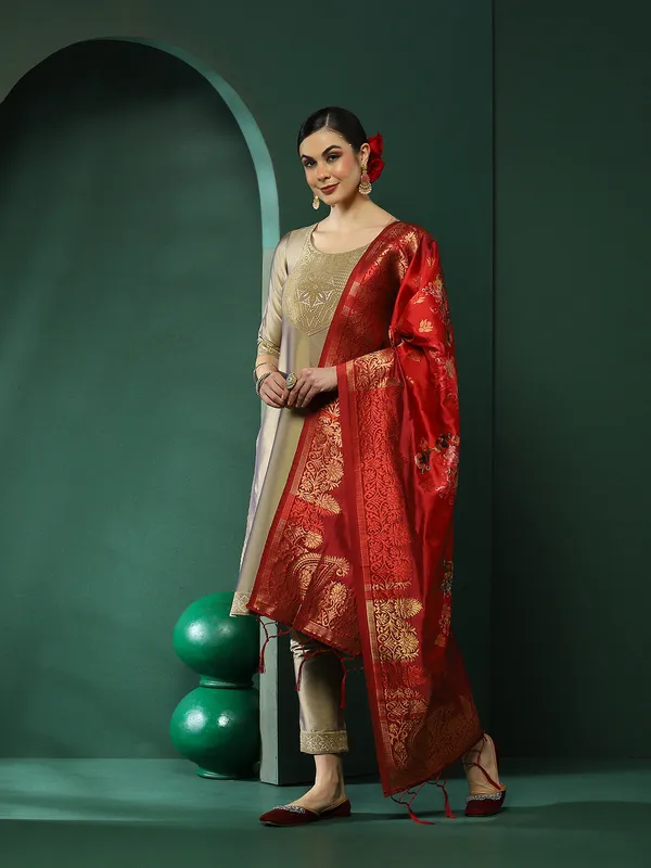 Beige_Kurta_Pant_With_Banarsi_Dupatta