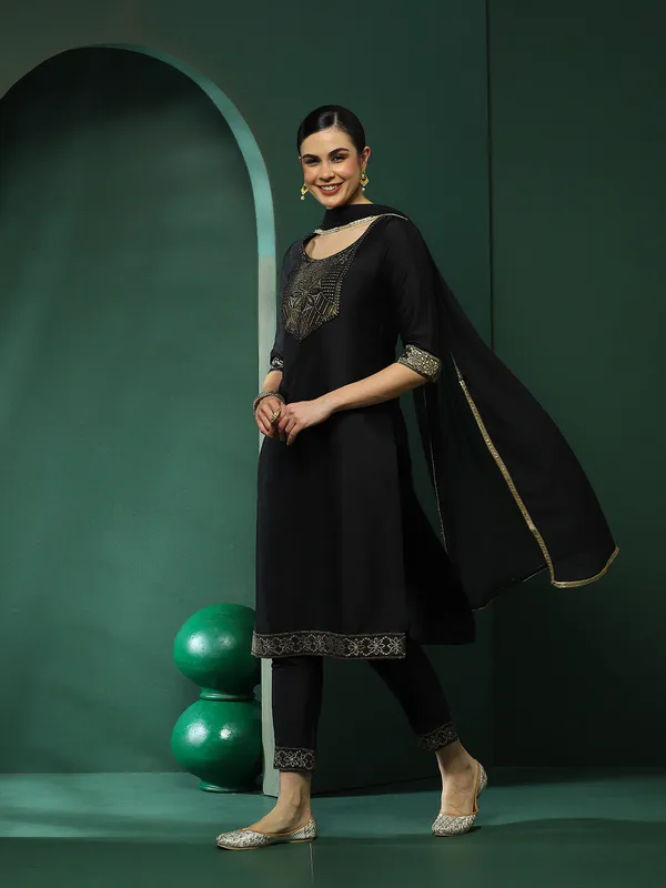 Black_Patch_Work_Kurta_Pant_With_Dupatta