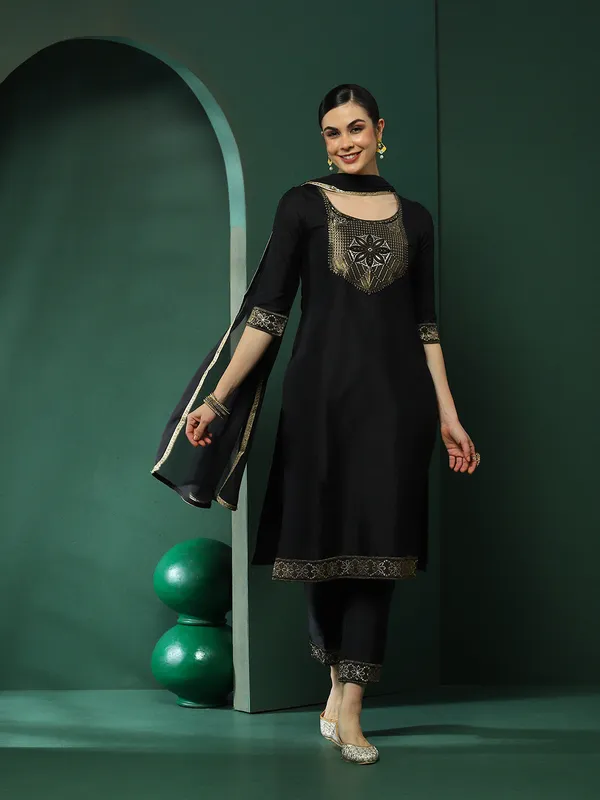 Black_Patch_Work_Kurta_Pant_With_Dupatta