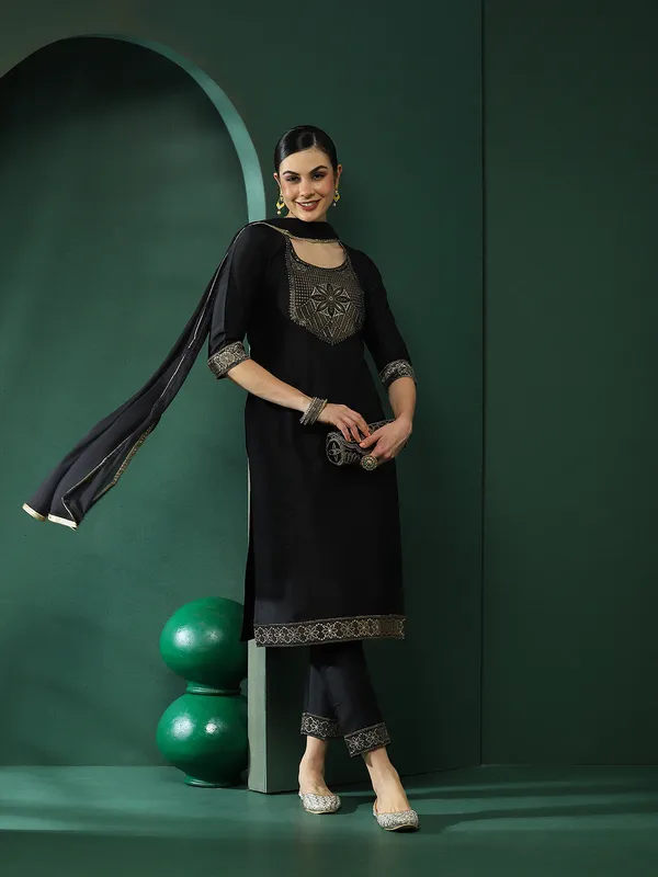Black_Patch_Work_Kurta_Pant_With_Dupatta