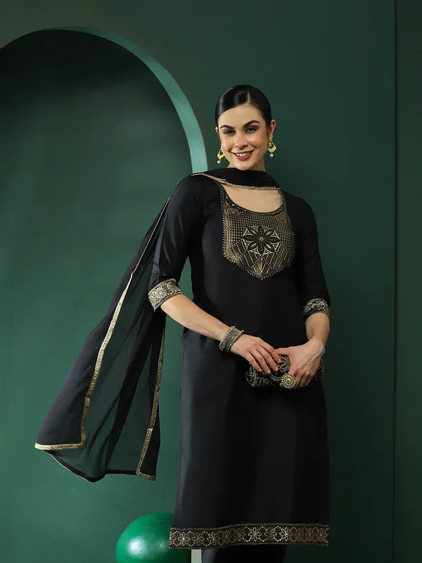 Black_Patch_Work_Kurta_Pant_With_Dupatta