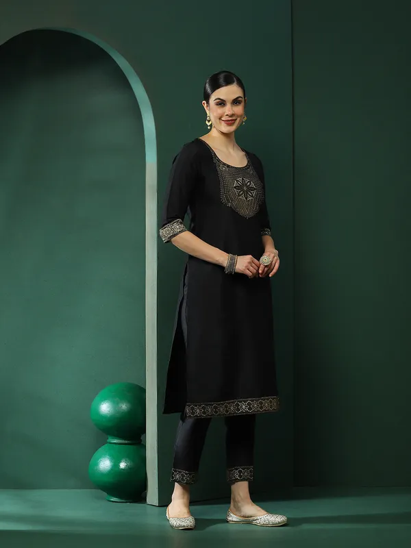 Black_Patch_Work_Kurta_Pant_With_Dupatta