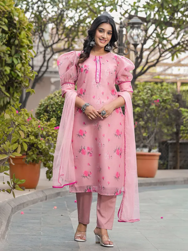 Peach_Silk_Blush_Pink_Floral_Chanderi_Kurta_Set_With_Dupatta_For_Women