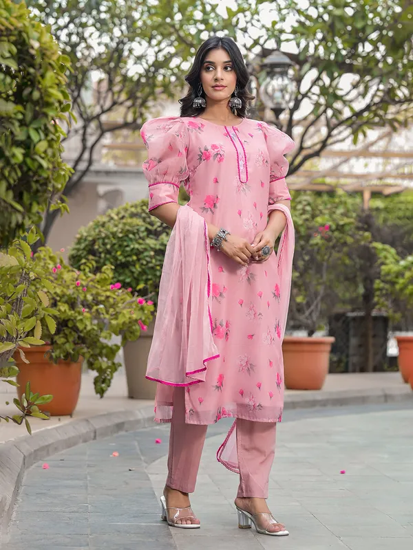 Peach_Silk_Blush_Pink_Floral_Chanderi_Kurta_Set_With_Dupatta_For_Women
