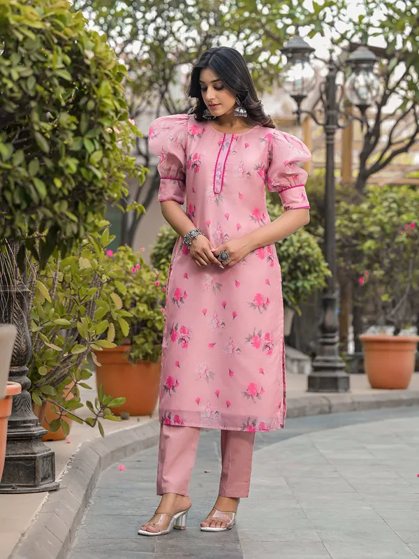 Peach_Silk_Blush_Pink_Floral_Chanderi_Kurta_Set_With_Dupatta_For_Women