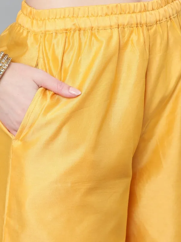 Yellow_Cotton_Kurta_Set_For_Women