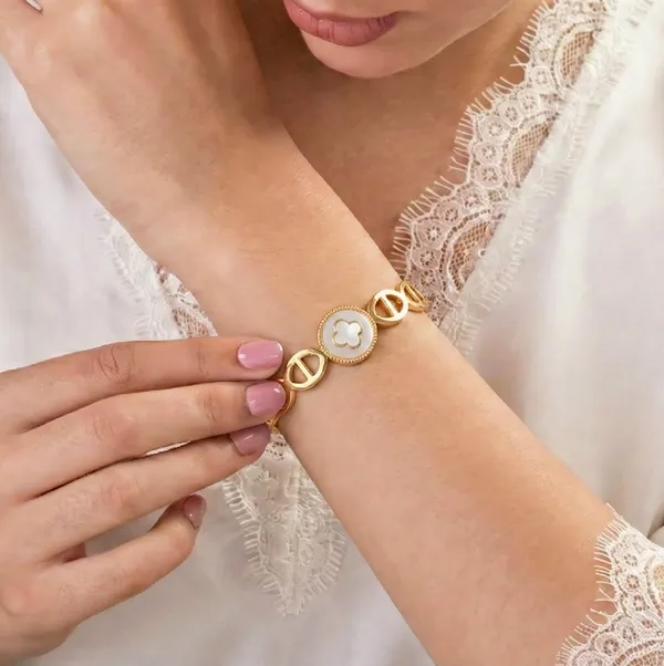 Clover_Motif_Anchor_Bracelet_For_Women__2.5_Inch