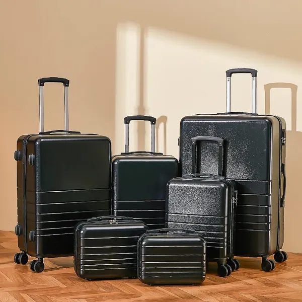 Black_Polycarbonate_Hardside_Luggage_With_Usb_Port_For_Unisex