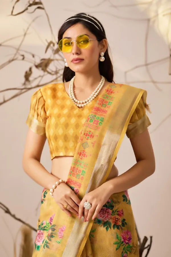 Yellow_Lichi_Silk_Premium_&_Elegant_Saree_With_Unstiched_Blouse_For_Women