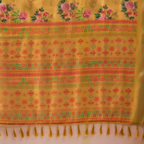 Yellow_Lichi_Silk_Premium_&_Elegant_Saree_With_Unstiched_Blouse_For_Women
