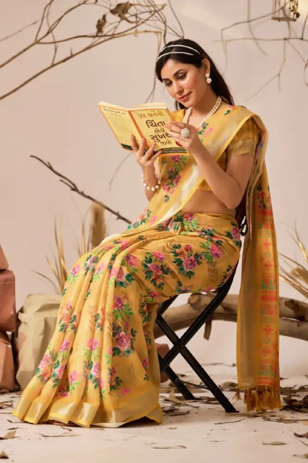 Yellow_Lichi_Silk_Premium_&_Elegant_Saree_With_Unstiched_Blouse_For_Women