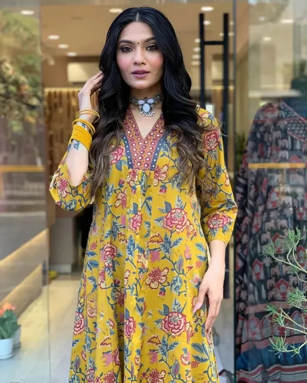 Yellow_Cotton_Blend_Premium_&_Elegant_Straight_Kurta_Pant_With_Dupatta_Set_For_Women