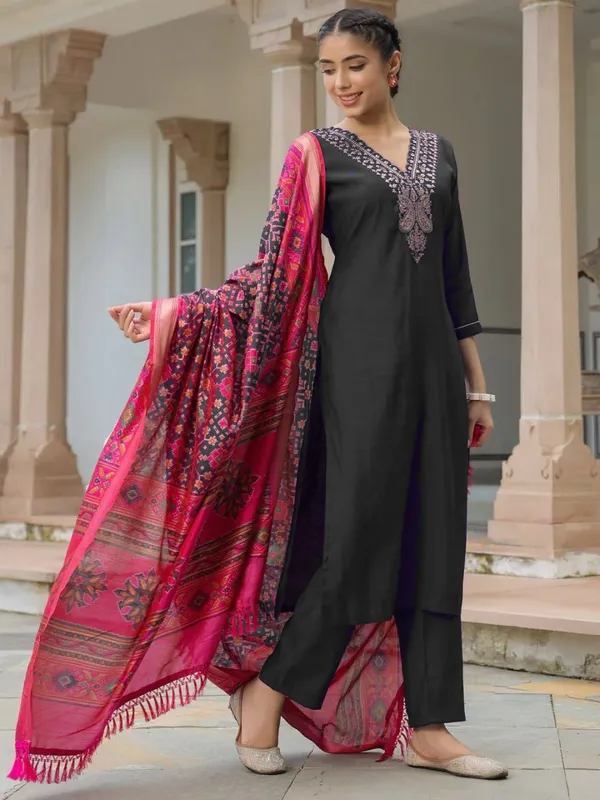 Black_Cotton_Blend_Premium_&_Elegant_Straight_Kurta_Pant_With_Dupatta_Set_For_Women