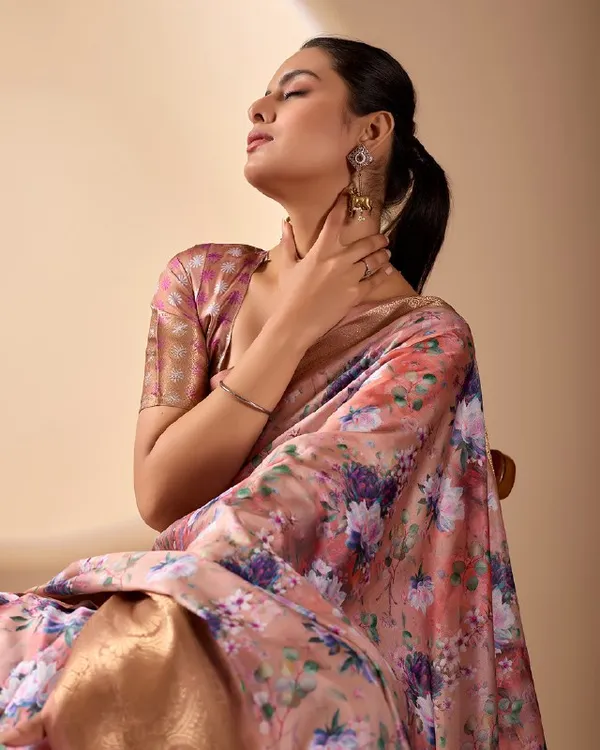 Multicolor_Lichi_Silk_Premium_&_Elegant_Saree_With_Unstiched_Blouse_For_Women