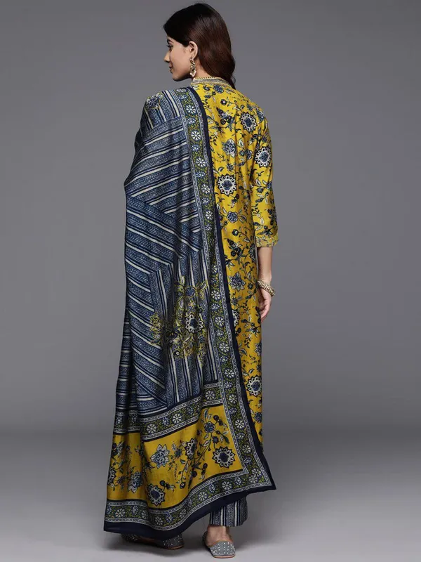 Yellow_Cotton_Blend_Premium_&_Elegant_Straight_Kurta_Pant_With_Dupatta_Set_For_Women