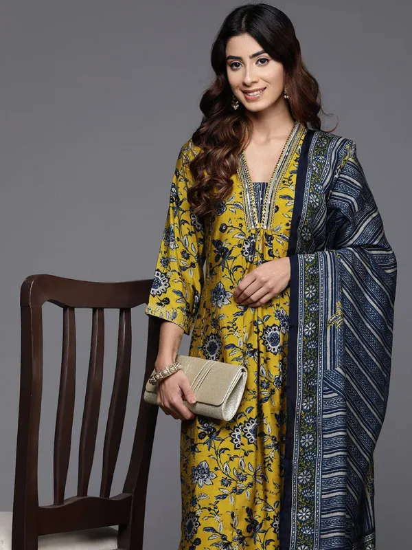 Yellow_Cotton_Blend_Premium_&_Elegant_Straight_Kurta_Pant_With_Dupatta_Set_For_Women