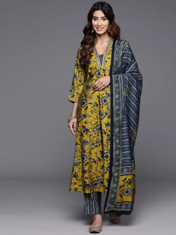 Yellow_Cotton_Blend_Premium_&_Elegant_Straight_Kurta_Pant_With_Dupatta_Set_For_Women