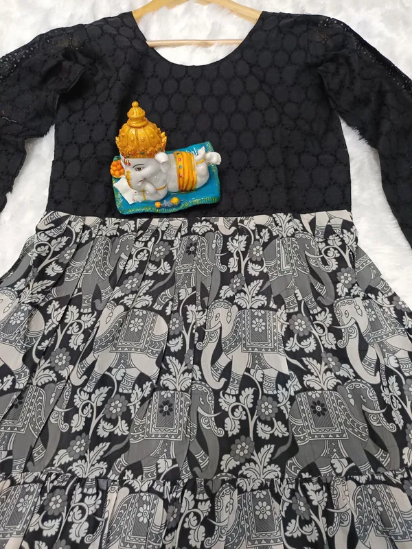 Black_Elegant_Hakoba_Kalamkari_Dress_For_Women