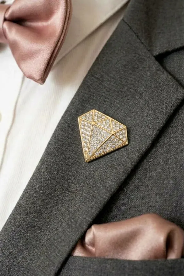 Calvadoss_Imperial_Aurum_Diamond-Cut_Brooch